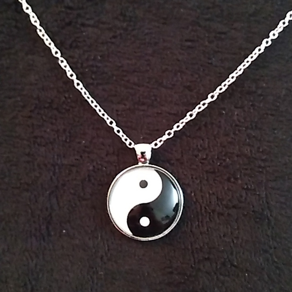 NEW- Necklace - Yin-Yang - Picture 5 of 5
